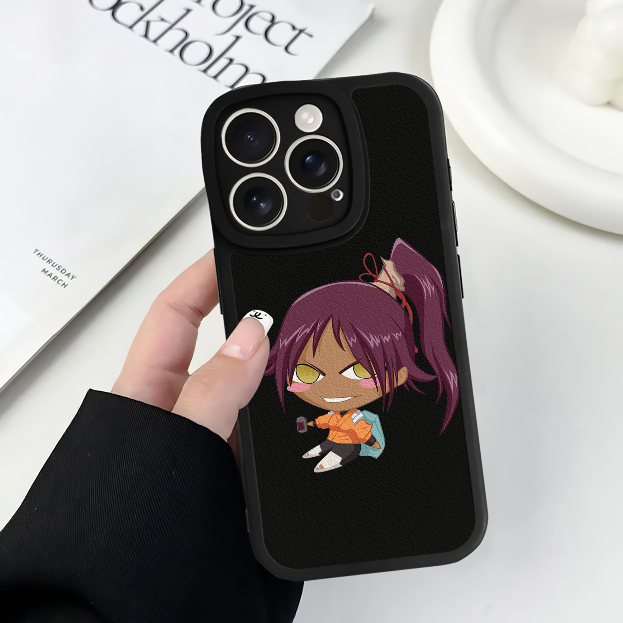 （画像用） ブリーチ 四楓院 夜一（しほういん よるいち） BLEACH Shihouin Yoruichi 【iPhone 16シリーズ対応】シリコンスマホケース（レザー調） 材質：シリコン